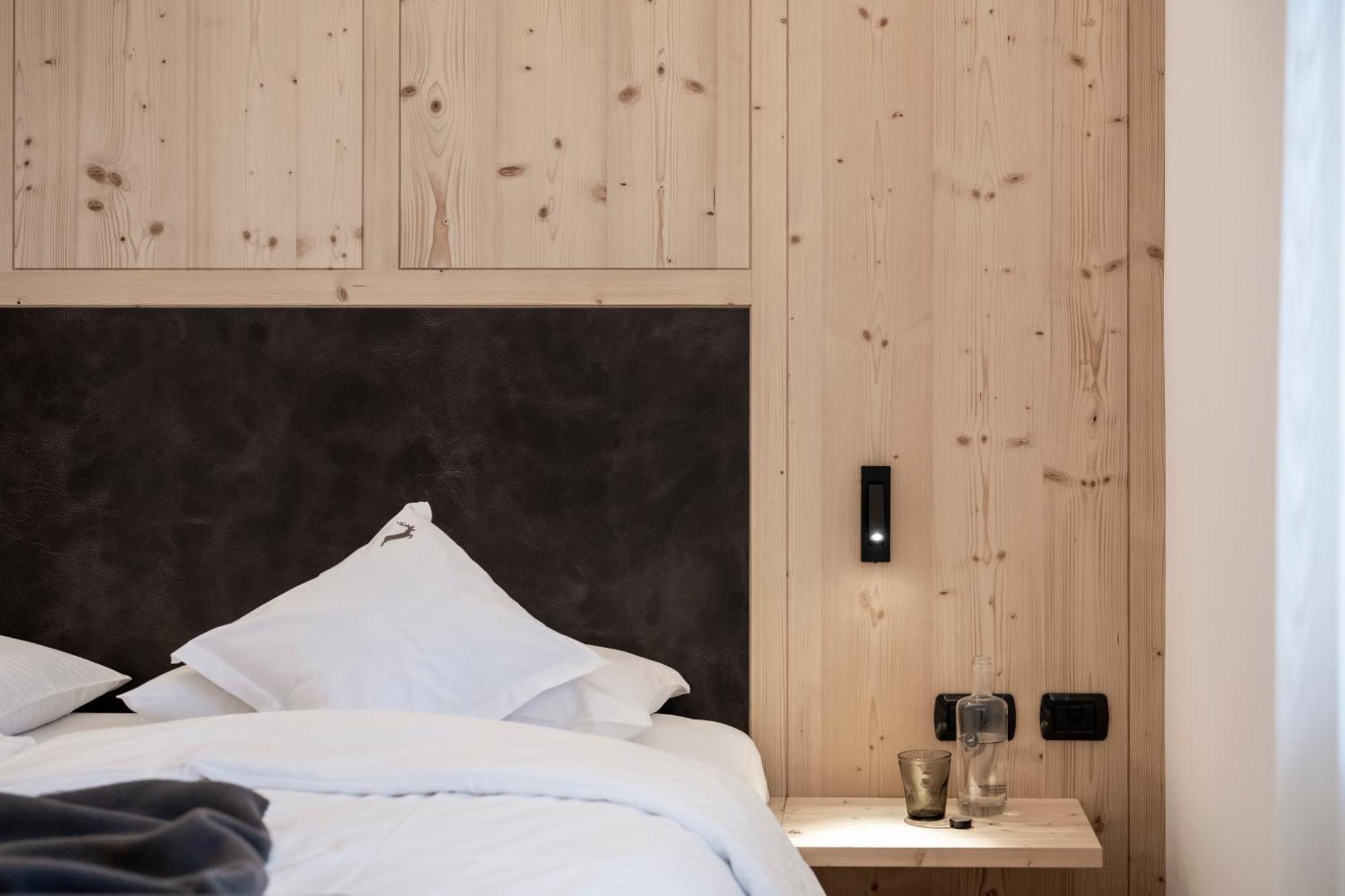 Hotel & Gasthof Zum Hirschen Сан-Дженезио-Атезино Экстерьер фото
