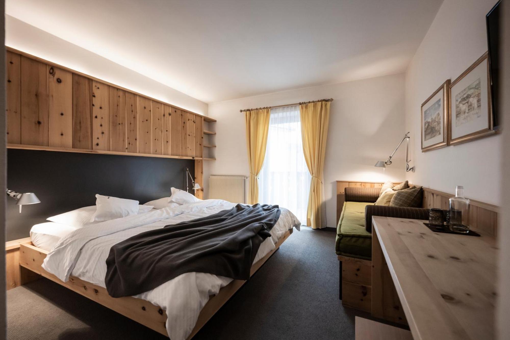Hotel & Gasthof Zum Hirschen Сан-Дженезио-Атезино Экстерьер фото