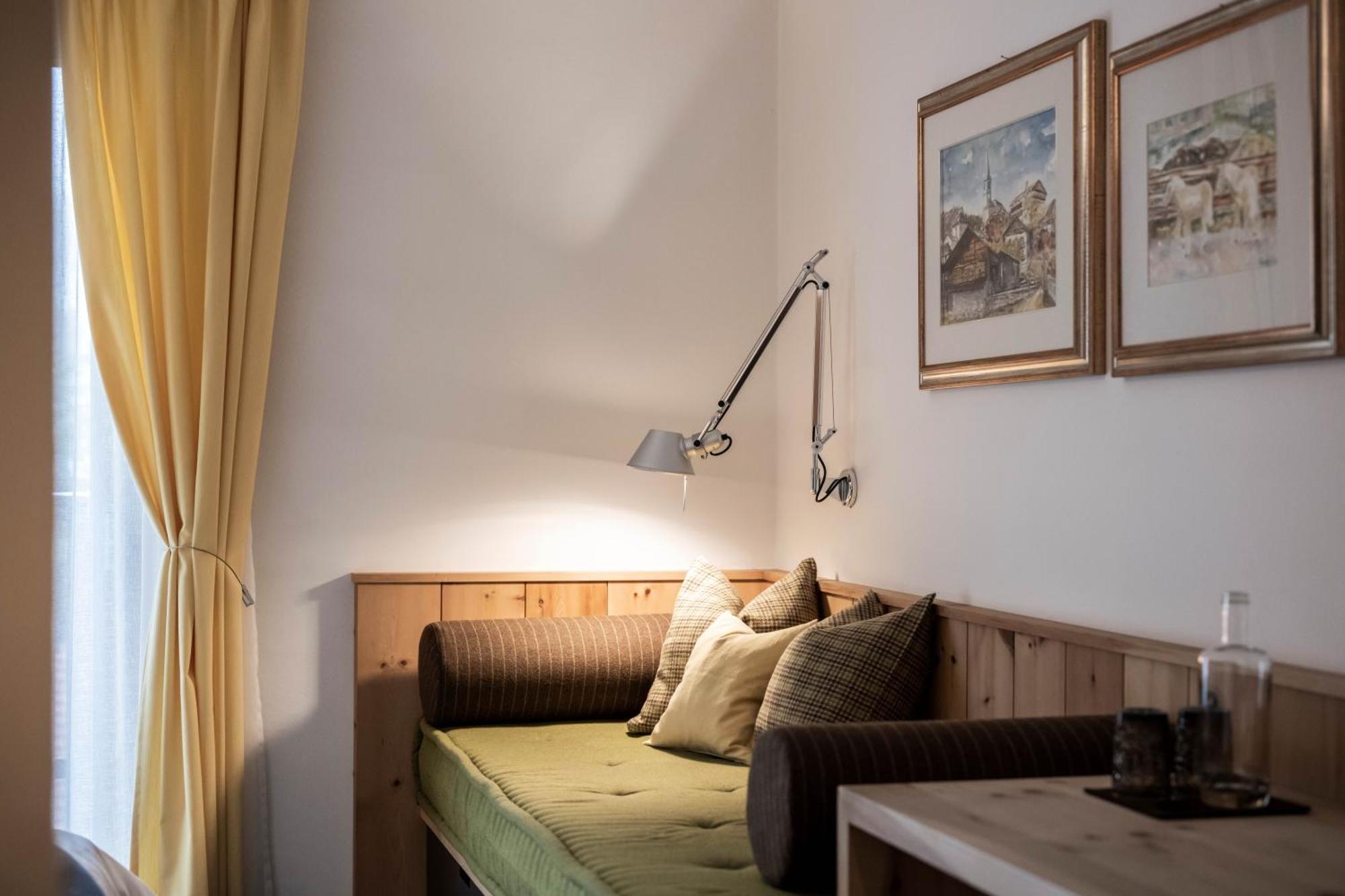 Hotel & Gasthof Zum Hirschen Сан-Дженезио-Атезино Экстерьер фото